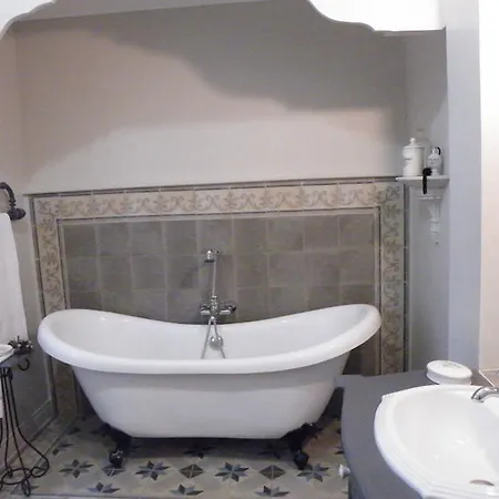 Oda ve Kahvaltı Manoir De La Bastide *